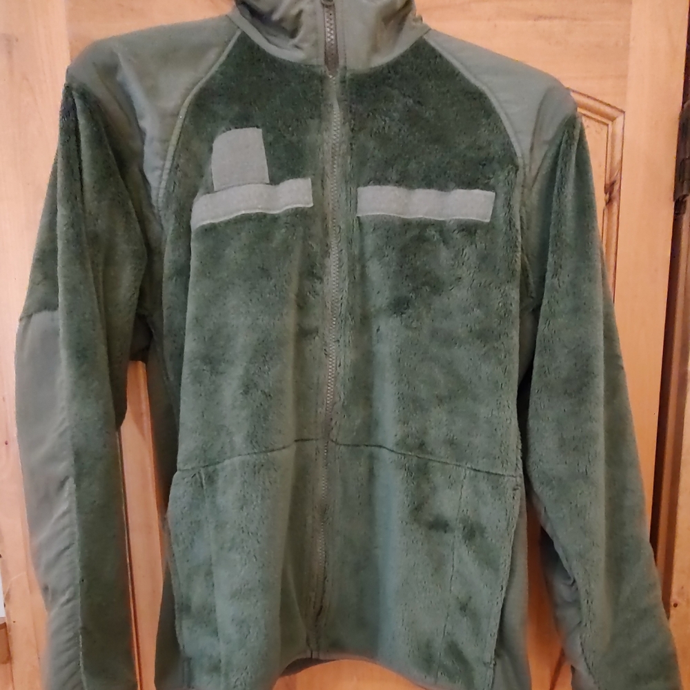 New U.S. Military Surplus Fleece Jacket - Small Reg